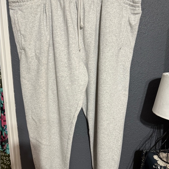 SKIMS Gray Hoodie Sweatshirt and Sweatpants - Picture 5 of 8